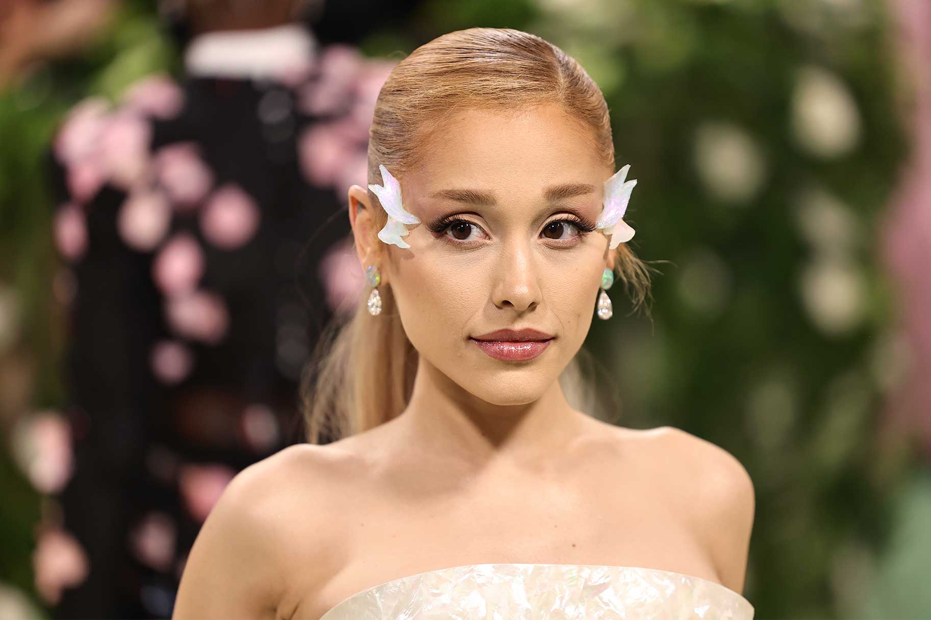 Ariana Grande: The Truth Behind Plastic Surgery Rumors - CatchLife ...